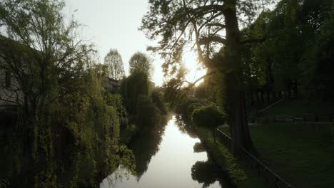 Trees-Reflecting-On-Canal-Water-On-Sunny-Afternoon-In-Venice,-Italy