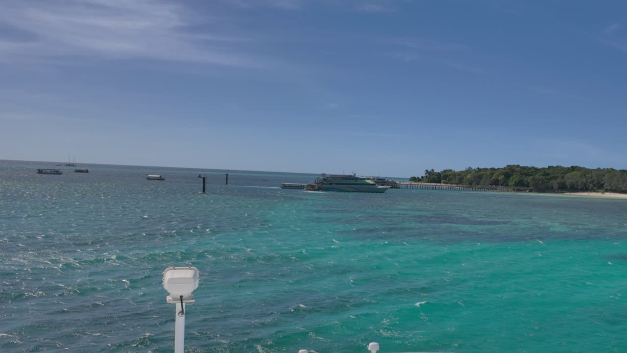4K video of a boat approaching the jetty on Green Island in North Queensland, Australia