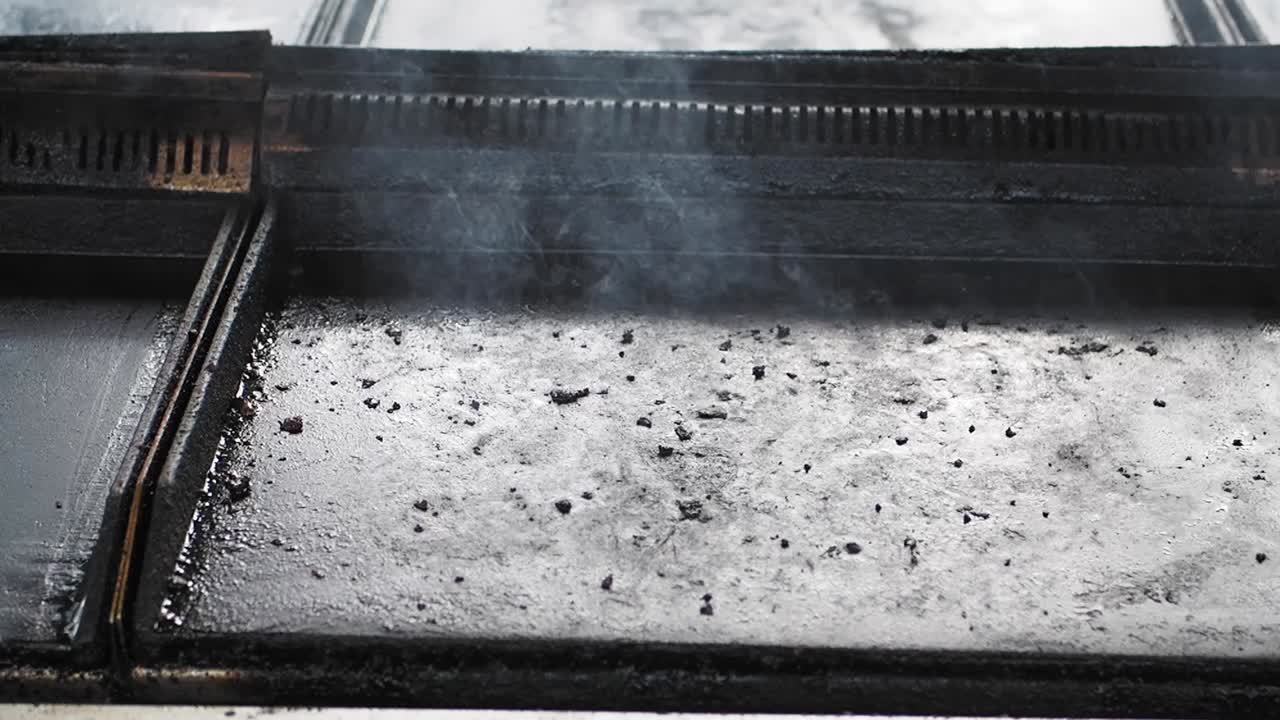 더러운 그릴 플레이트의 근접