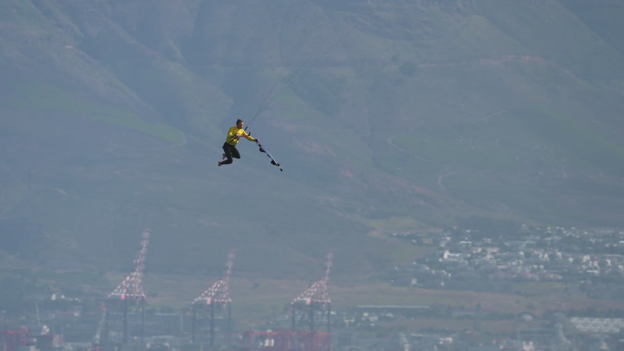 Amazing skills by kiteboarder Stig Hoefnagel at Red Bull KOTA 2021 competition