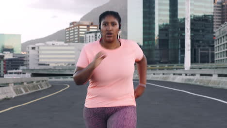 Corredor,-Mujer-Negra-Y-Fitness-Corriendo