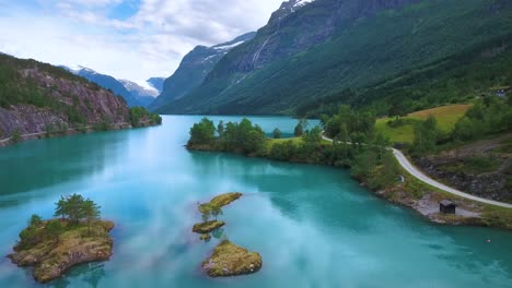 lovatnet see schöne natur norwegen.