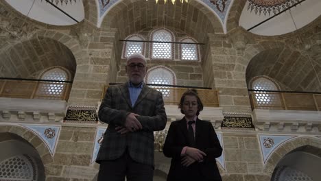 Muslims-praying-in-mosque