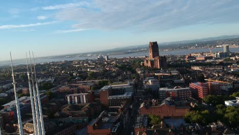 Impresionantes-Imágenes-De-Drones-De-La-Catedral-De-Liverpool-Construida-En-El-Monte-De-St-James-En-Liverpool-Y-Es-La-Sede-Del-Obispo-De-Liverpool,-La-Quinta-Catedral-Más-Grande-Del-Mundo