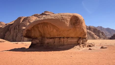 Der-Seltsame-Pilzfelsen-Im-Wadi-Rum