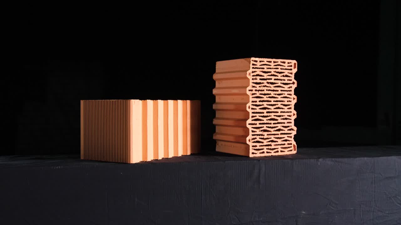 ladrillos huecos de color naranja