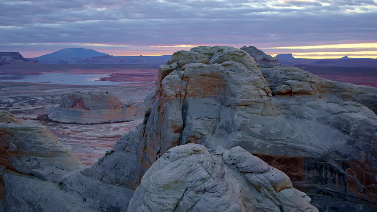A cinematic pass highlights the surreal beauty of Glen Canyon’s eroded cliffs and winding waterways.