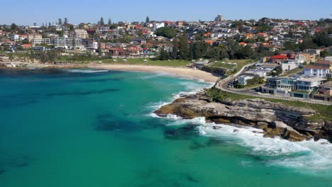 Bronte-Beach-In-NSW,-Australia---Empty-Beach-At-Bronte-During-COVID-19-Pandemic-In-Summertime