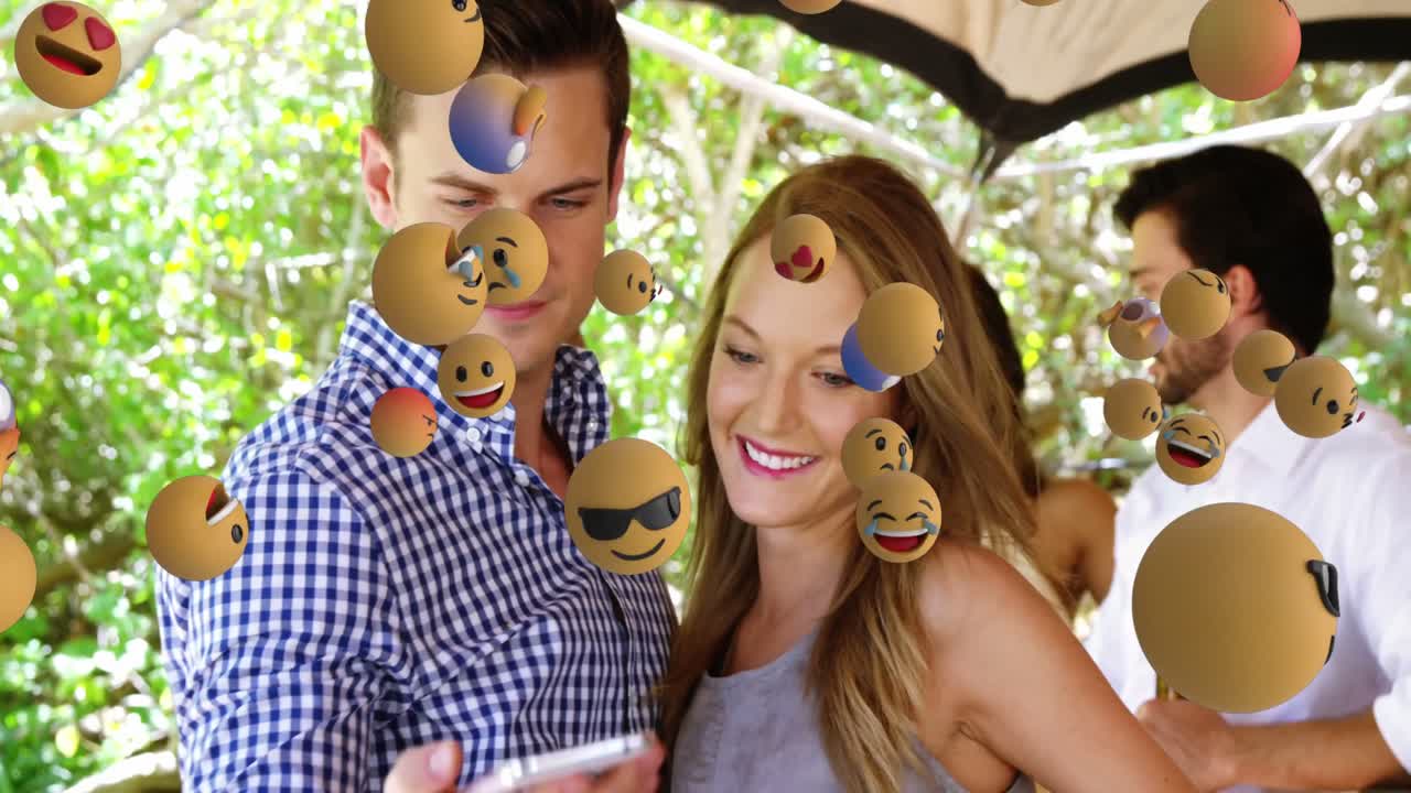 iconos de emoji con una pareja tomando una selfie en el fondo 4k