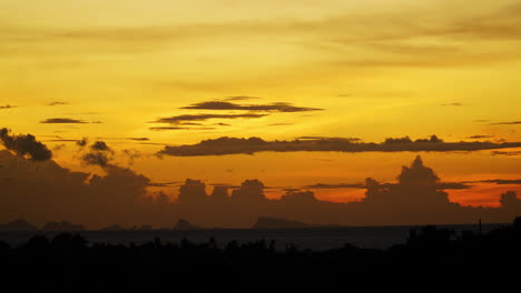Time-lapse-of-a-sunset-over-the-sea-off-Koh-Tao-island,-Ko-Tao,-Surat-Thani,-Thailand