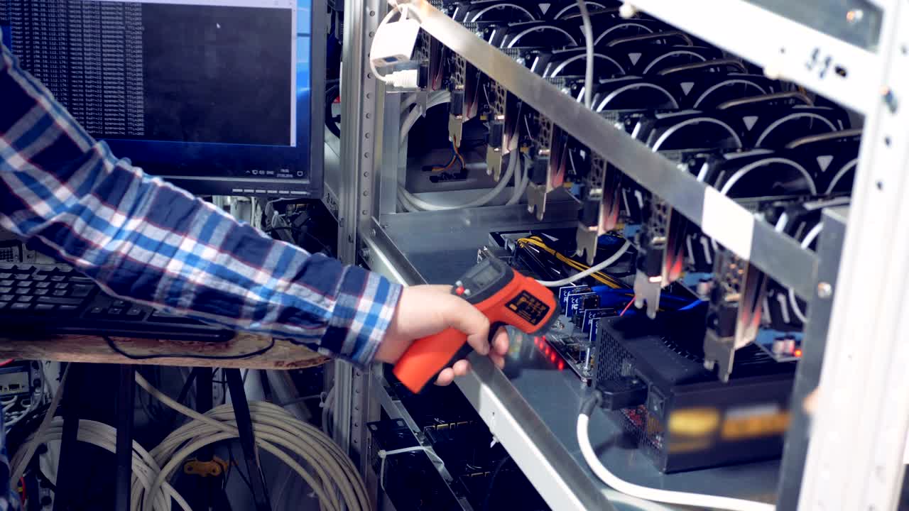 proceso de medición de las tasas de consumo de las máquinas mineras