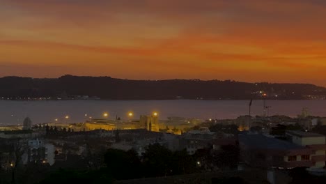 El-Río-Tajo-De-Un-Cielo-Dramático-Y-Anaranjado