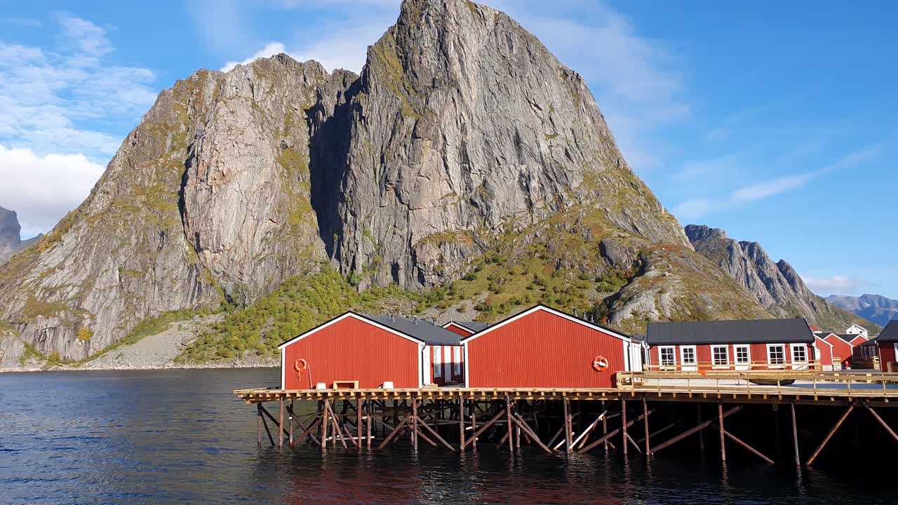 vista sobre la bahía de hamnoy en lofoten en noruega