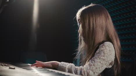 young girl playing the keyboard