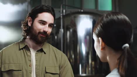 Man-talking-to-woman-at-brewery