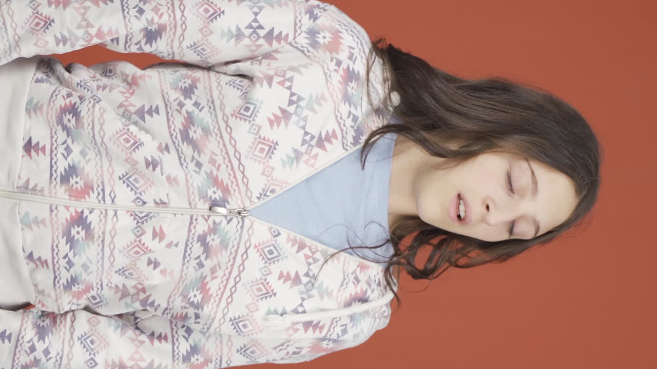 Vertical video of She's a young woman with a fussy and time pressure.