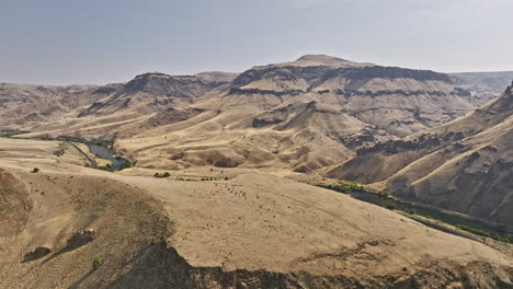 deschutes river oregon aerial v81 cinematic drone flyover the region capturing barren canyon landscape of deschutes river antoken creek with railroad bridge - shot with mavic 3 cine - august 2022