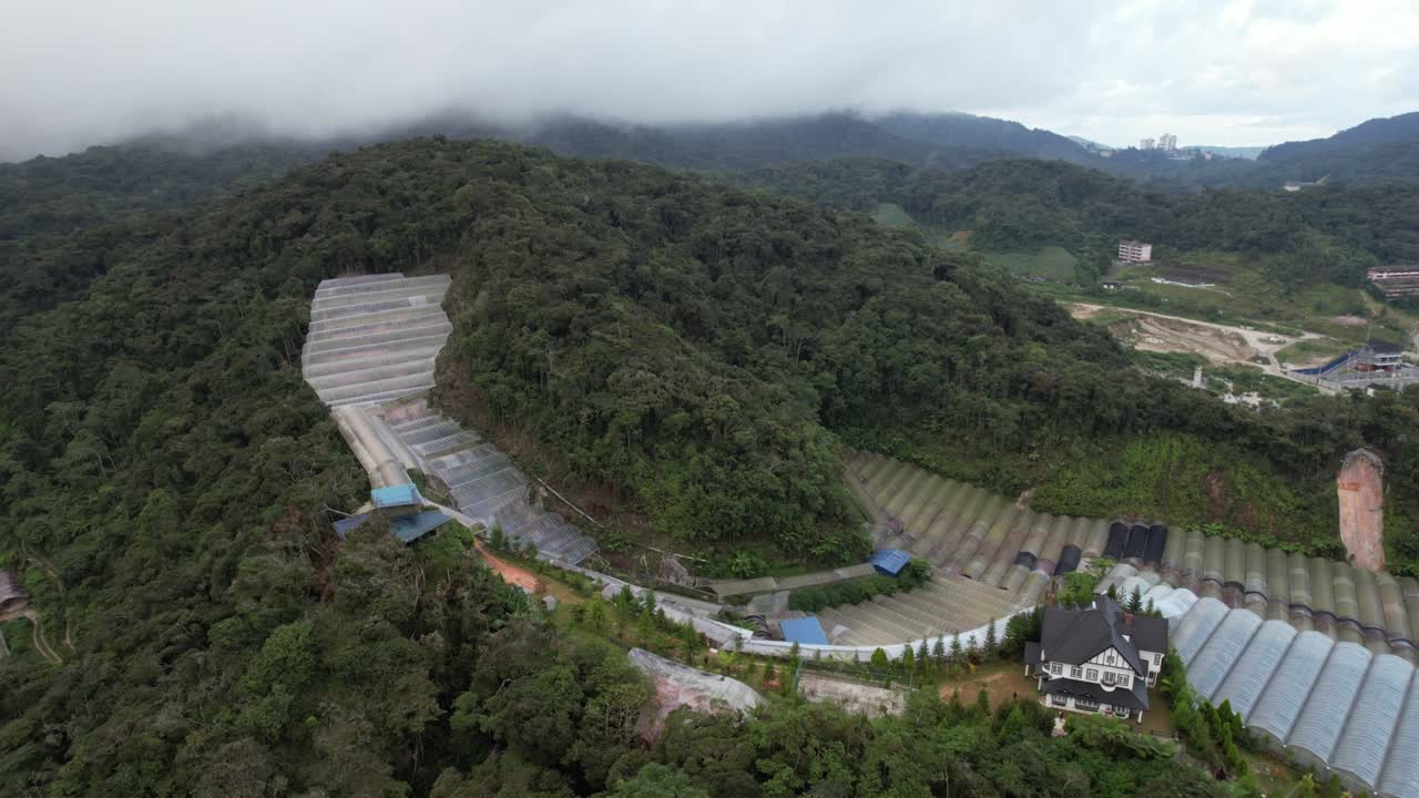 vista general del paisaje del distrito de brinchang dentro del área de cameron highlands de malasia