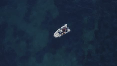 Speed-boat-static-on-dark-blue-sea-background