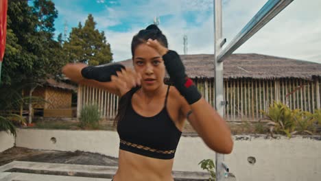 woman practicing muay thai