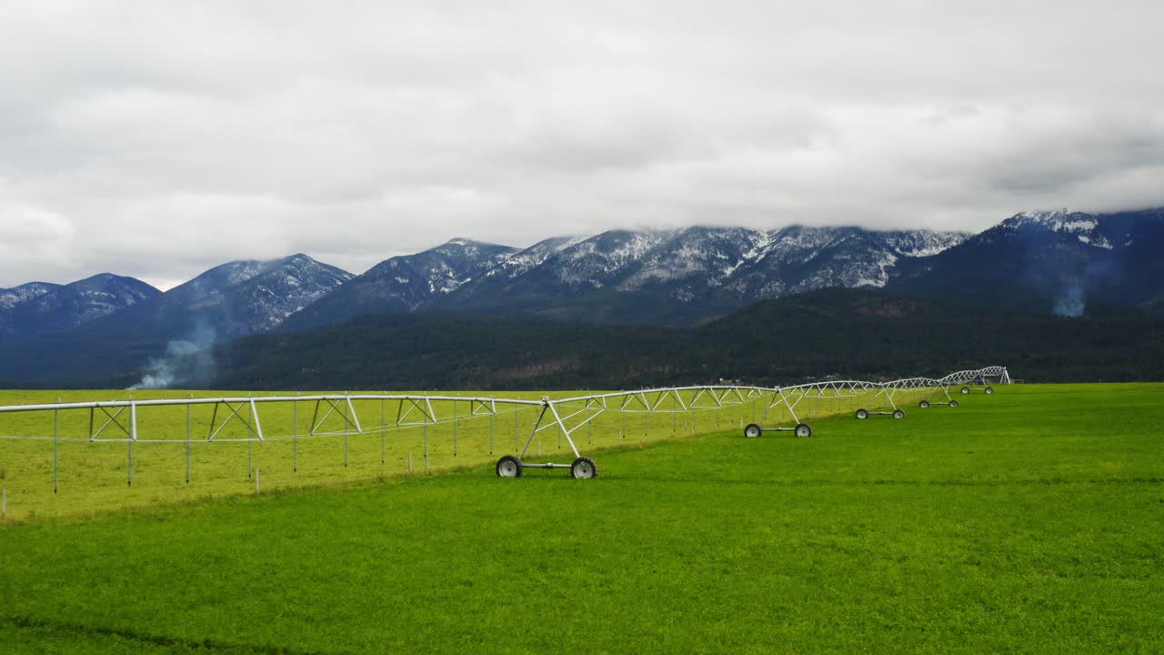 몬타나 시골의 관개 시스템