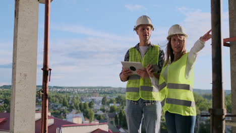 Industrial-engineers-working-in-recycling-plant-with-tablet