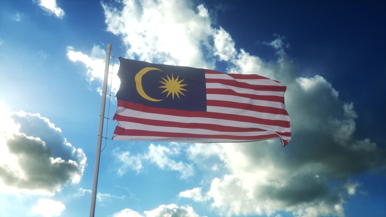 Bandiera della Malesia che sventola al vento contro un bellissimo cielo blu