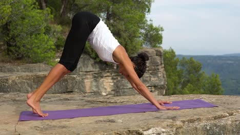 Frau-Macht-Yoga-Außerhalb-40