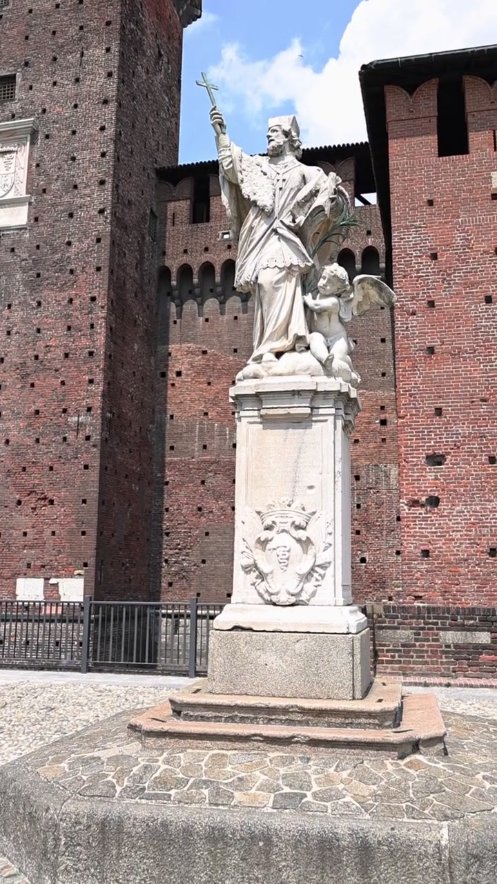 Statua di San Giovanni Nepomuceno al Castello Sforzesco di Milano
