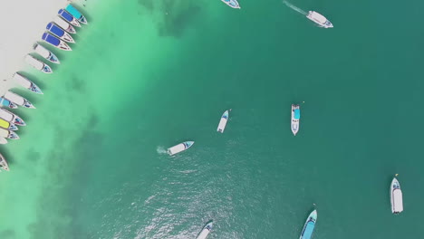 Boats-close-to-Phi-Phi-island.-Thailand