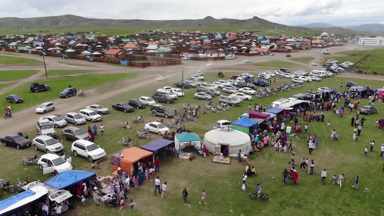 Vista aerea di un raduno per un festival tradizionale mongolo