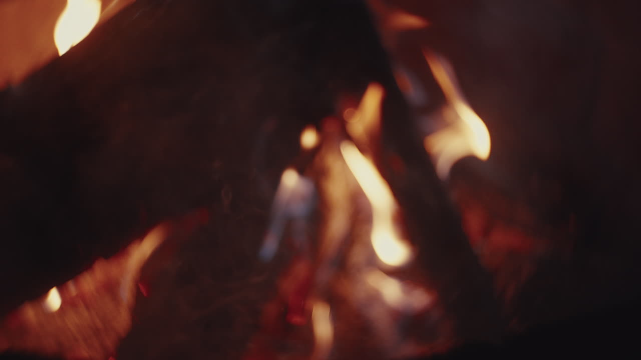 llamas de fuego de campamento