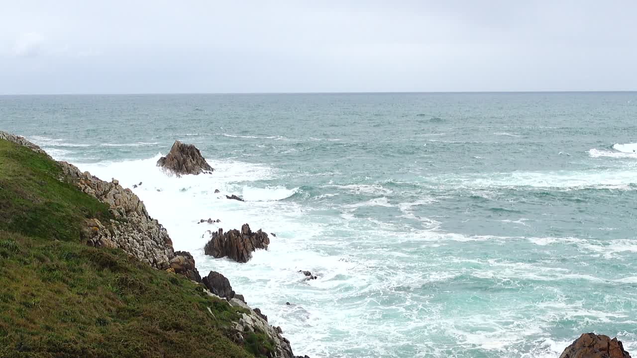 Rocce e oceano. La Coruña. Spagna. Oceano Atlantico