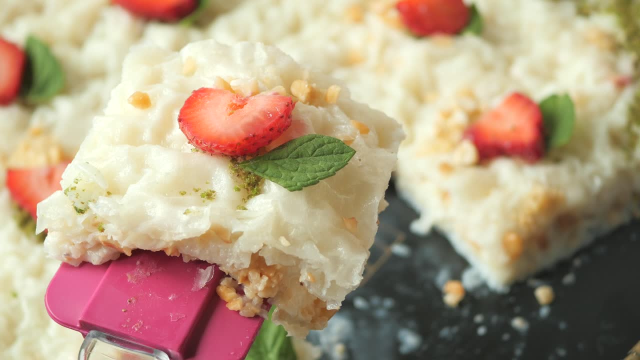 맛있는 딸기 바클라바 디저트