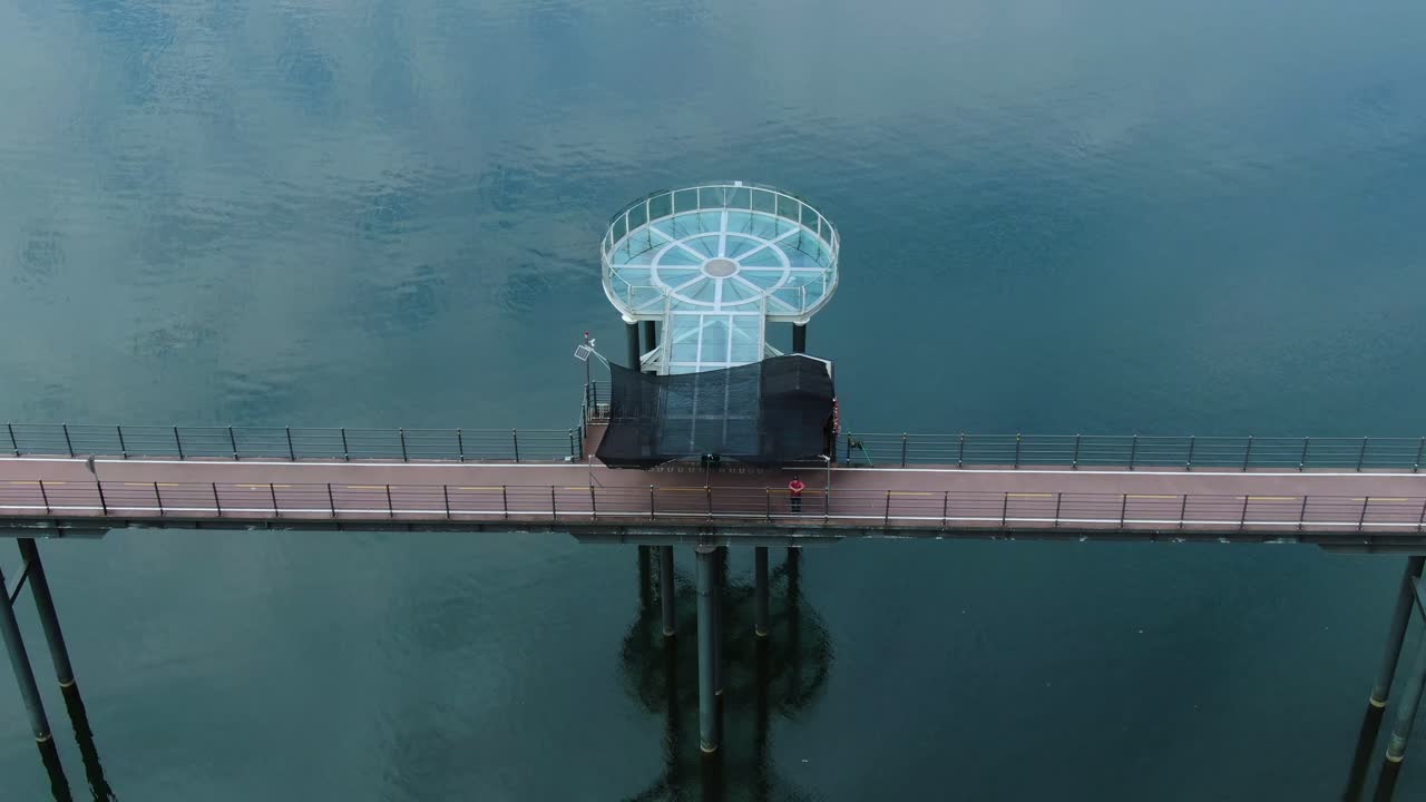 작은 강이 잘 보이는 스카이워크