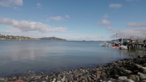 slomo del muelle de sausalito y el agua