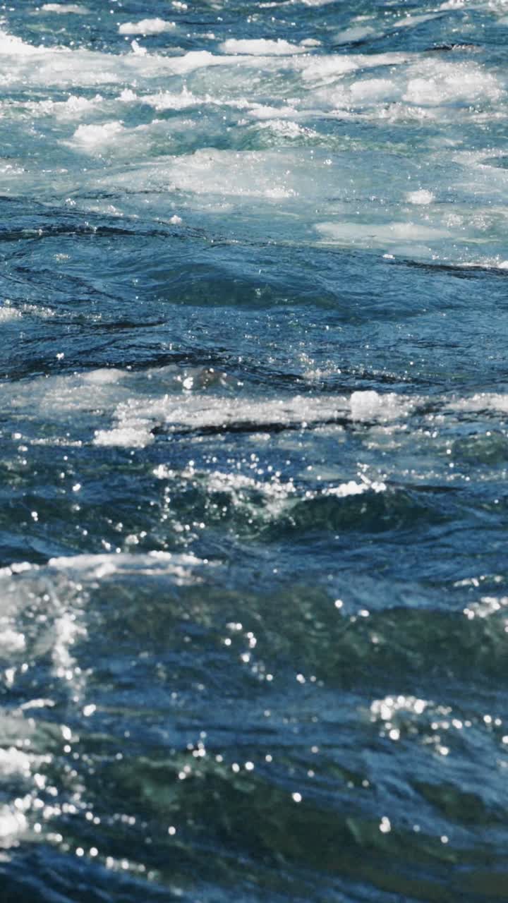 Acqua di Fiume Ghiacciata