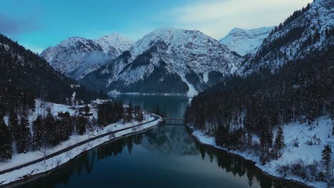 el lago planee en invierno