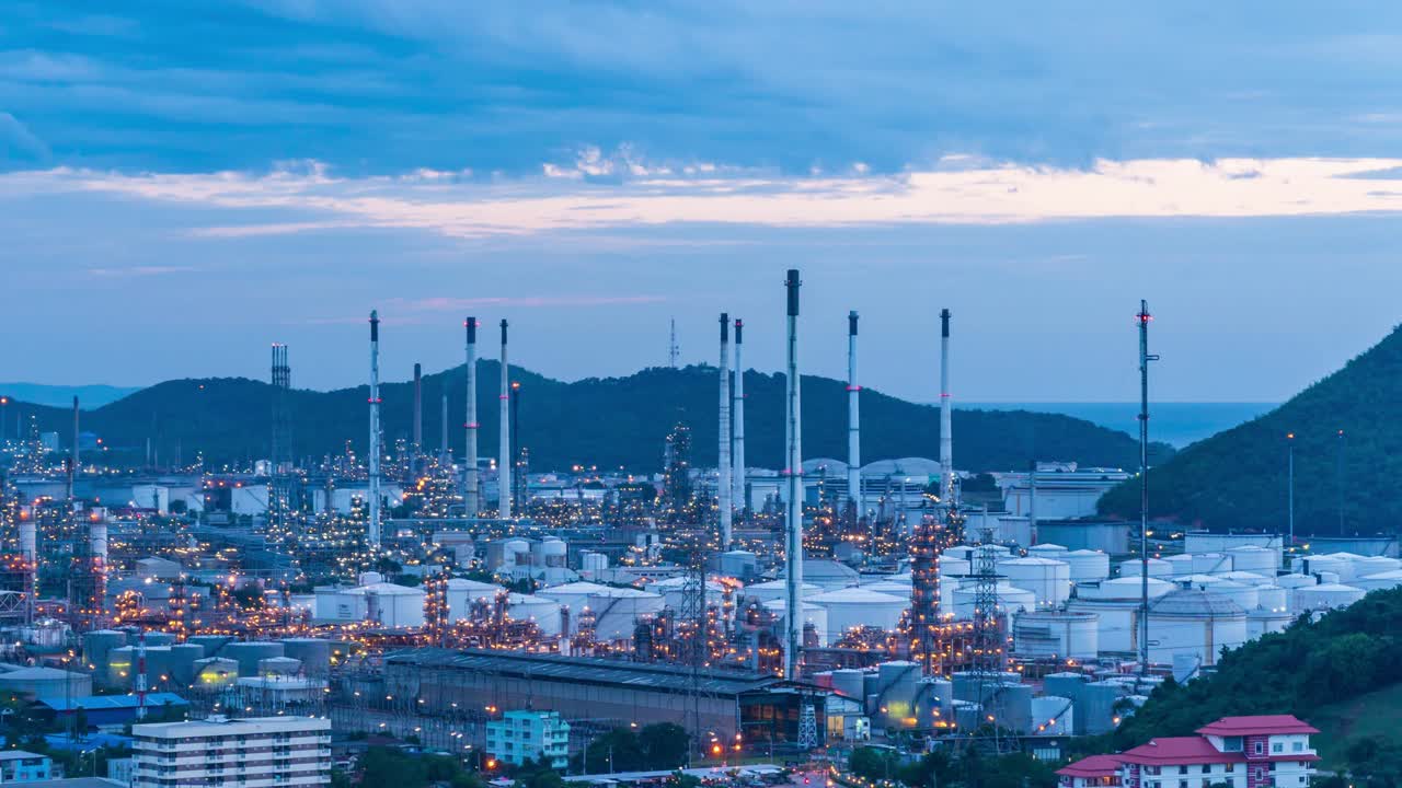 Time-lapse: Petrochemical Industrial. Oil refinery and Oil industry at day to night. 4K Resolution