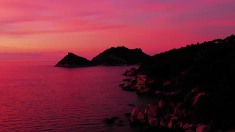 Aerial-shot-of-Koh-Nang-Yuan-at-sunset,-Thailand