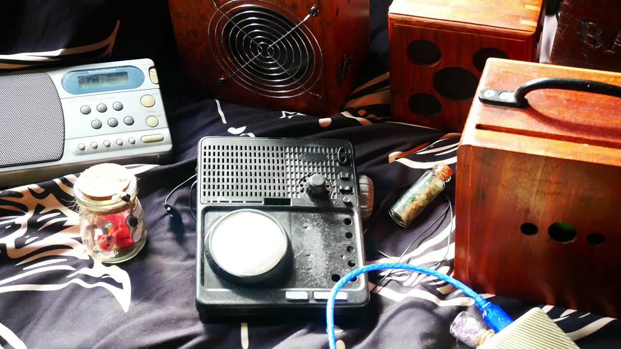 초자연적 인 유령 상자 evp 통신 장치의 흥미로운 현대 컬렉션