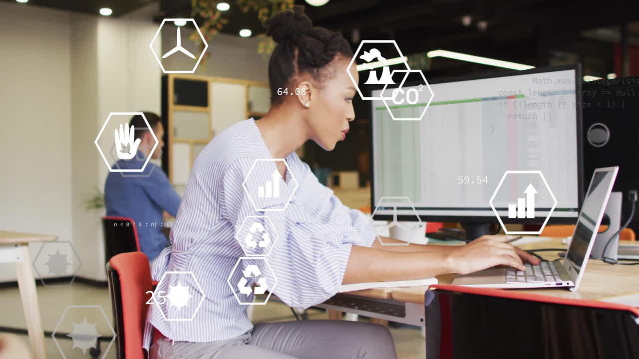 미디어 아이콘의 애니메이션과 사무실에서 일하는 다양한 동료에 대한 데이터 처리