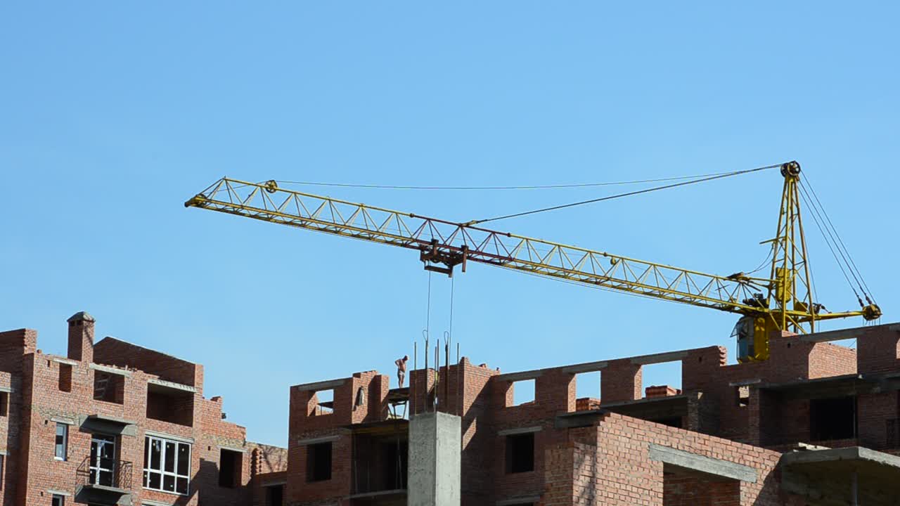 Shooting of construction of residential buildings, operation of the crane. Construction of residential buildings