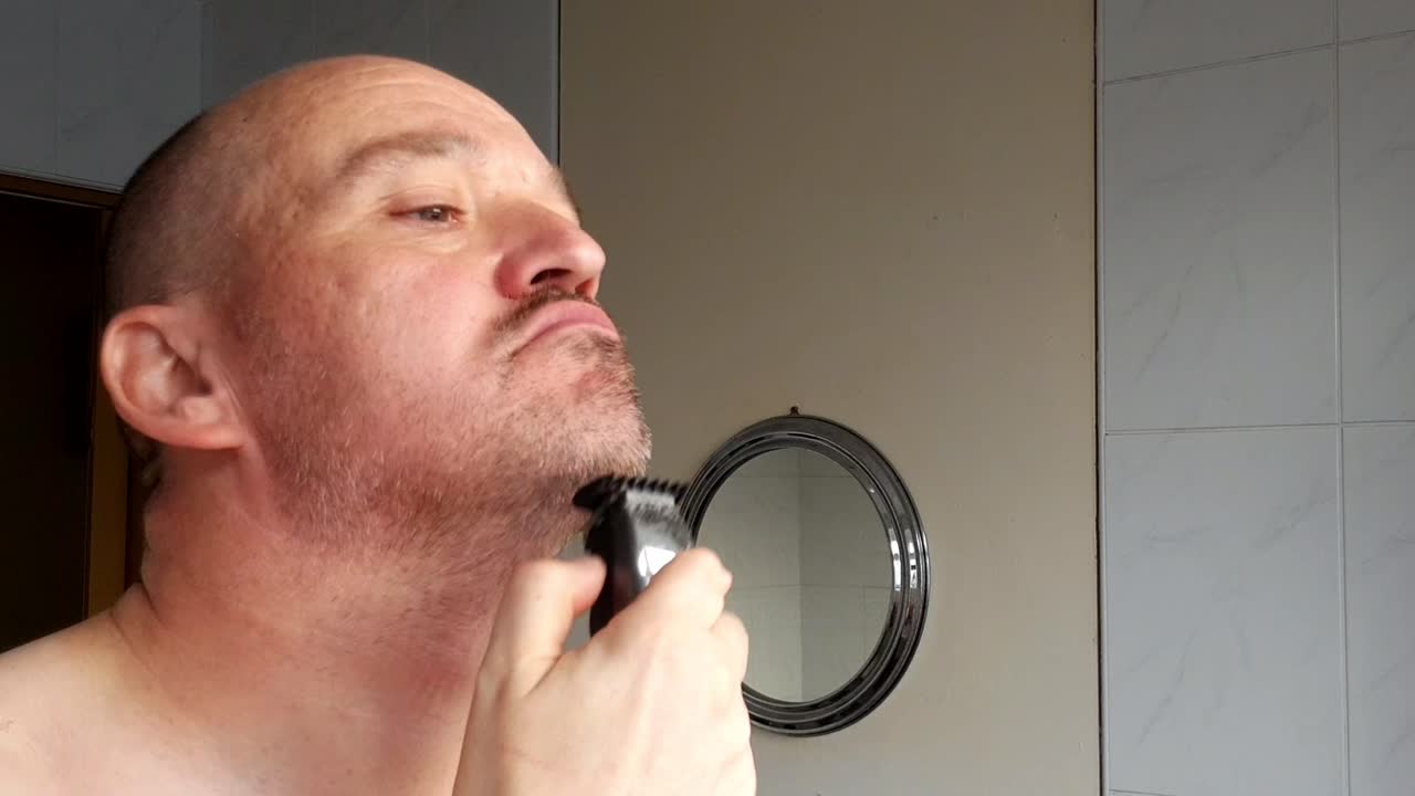 Male shaves with an electric razor