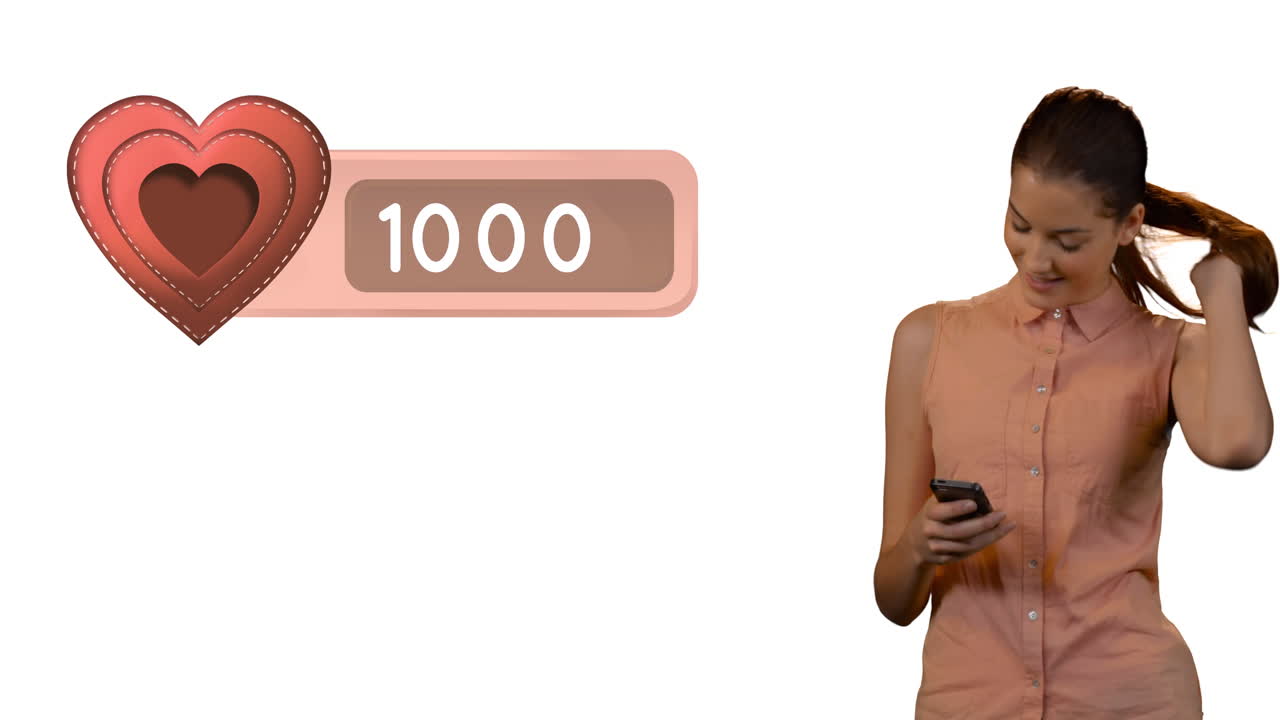 mujer sonriendo mientras envía mensajes de texto 4k