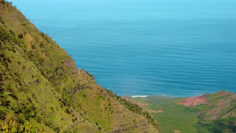 HD-Hawaii-Kauai-slow-motion-pan-left-to-right-of-a-beautiful-elevated-ocean-view-from-Pu'u-O-Kila-Lookout