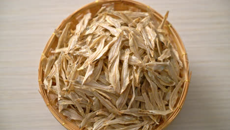 dried small crispy bake fish