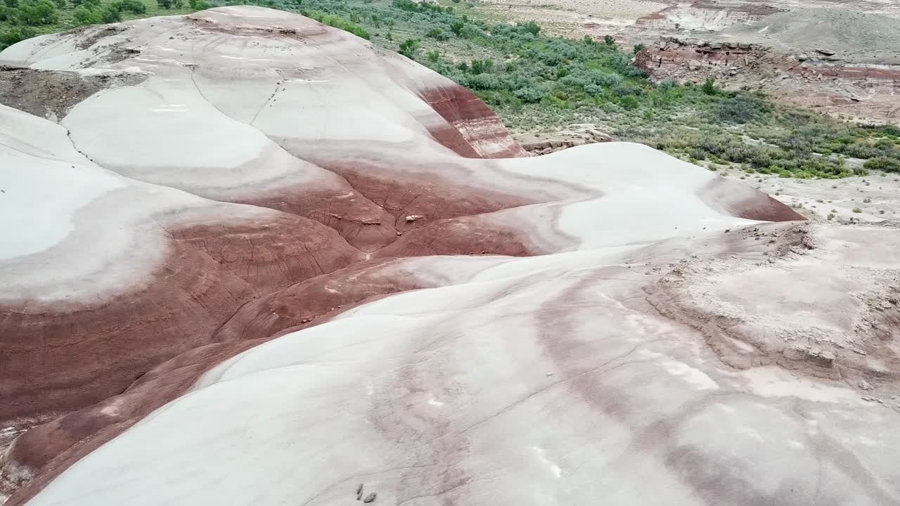 extrañas colinas erosionadas de arenisca rocosa en el desierto de utah, maravilla natural de la tierra