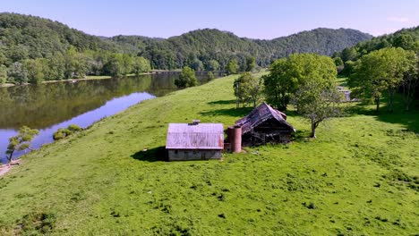 Antiguos-Graneros-A-Lo-Largo-Del-Río-Nuevo-Cerca-De-Fries-Virginia-Aérea