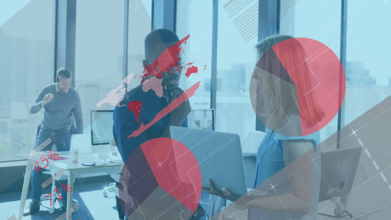 사무실에서 다양한 사업가들에 대한 금융 데이터 처리의 활성화